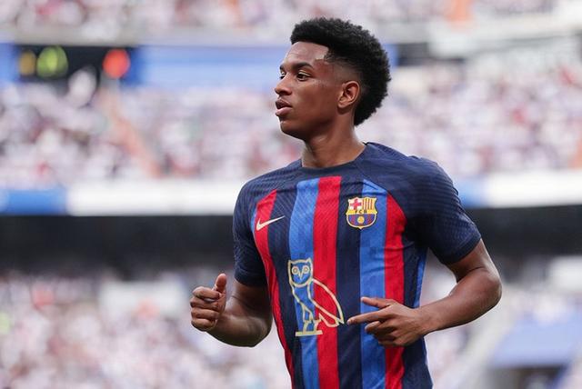 开云官方平台APP下载巴萨新星崭露头角，未来或成球队顶梁柱，关于联系简介欢迎.