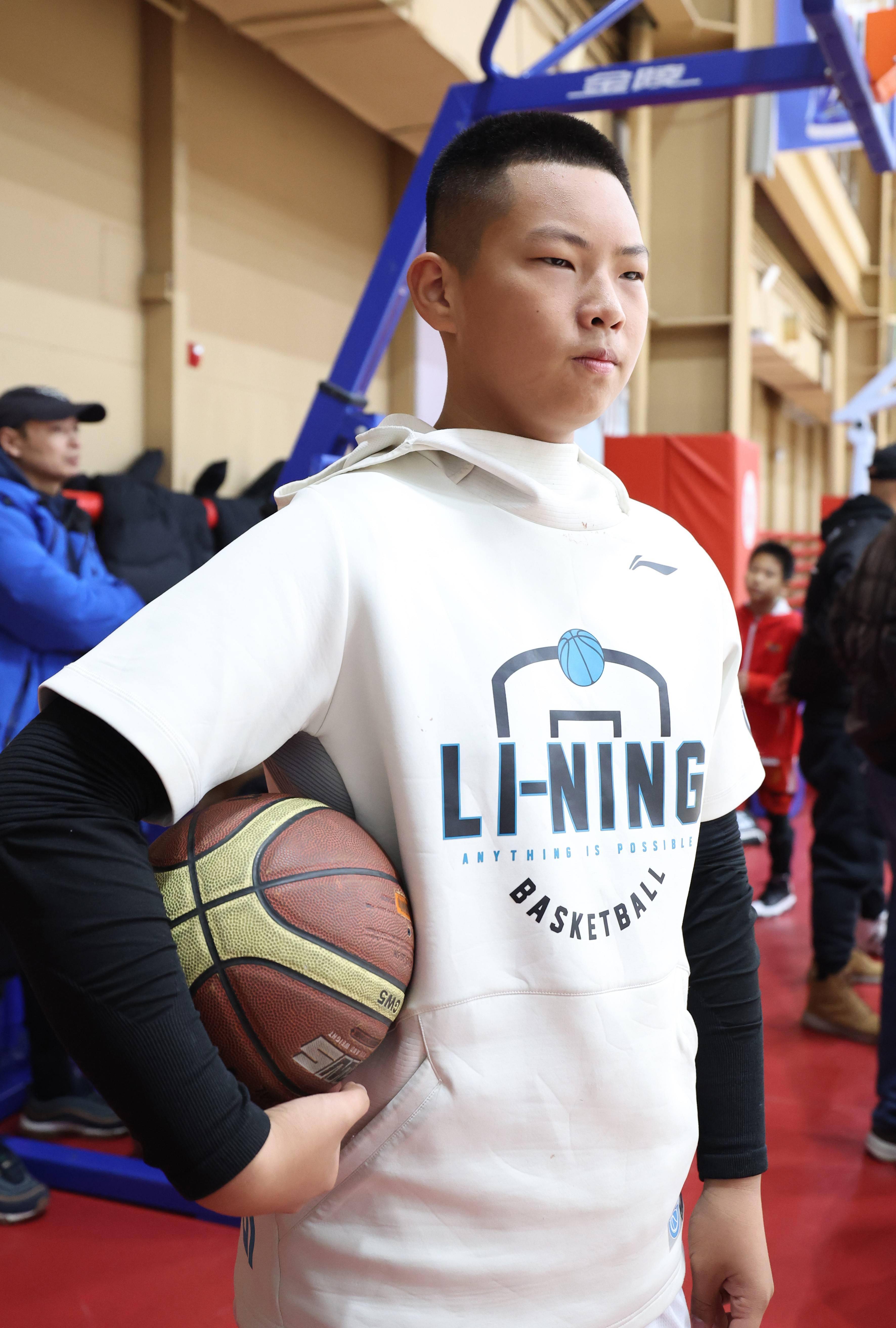 开云全站登录入口包含漠南雪豹队鏖战庐州暴熊队，橄榄球预选赛击败，替补奇兵立功。的词条