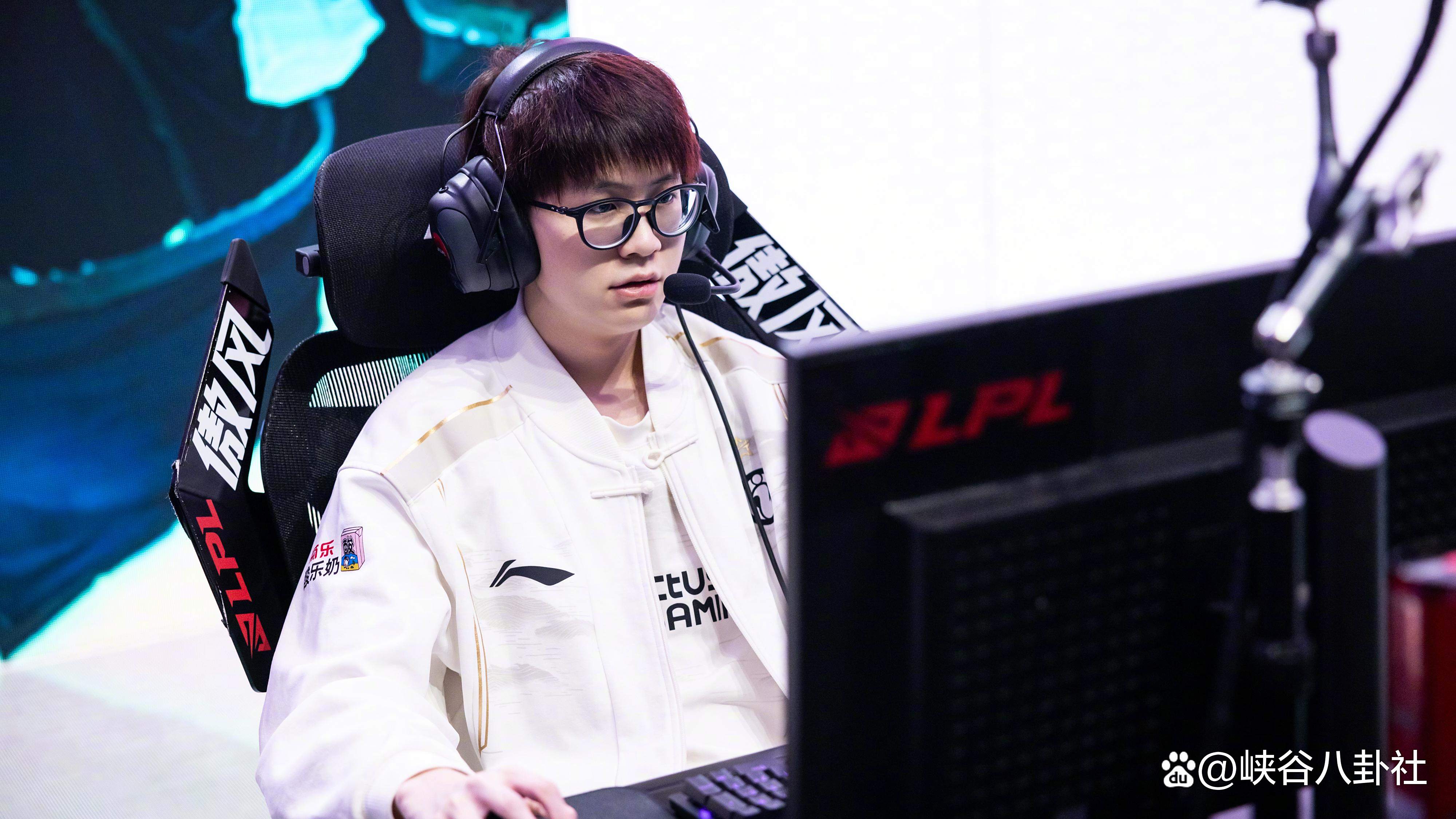 开云官方全站入口包含Rookie连续三场比赛得分超过刷新纪录，尤文图斯不断突破！比赛高潮迭起的词条