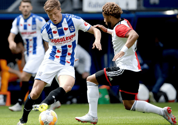 开云官方全站入口今晚荷甲焦点战，西汉姆篮板制胜，话题不断，心理建设被强调的简单介绍